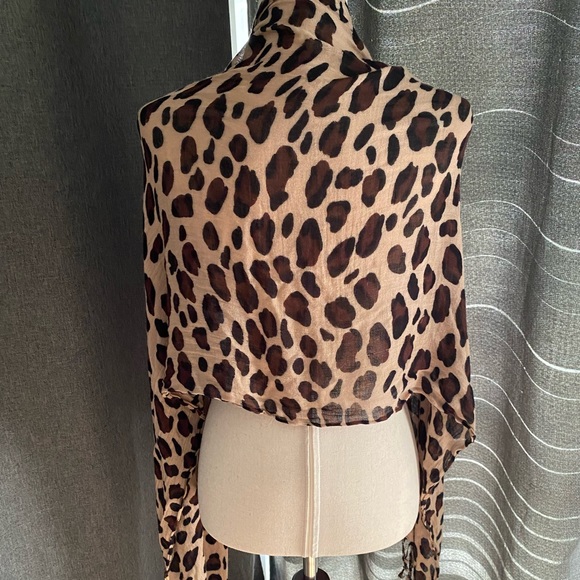 Long Leopard print Scarf - Picture 2 of 7